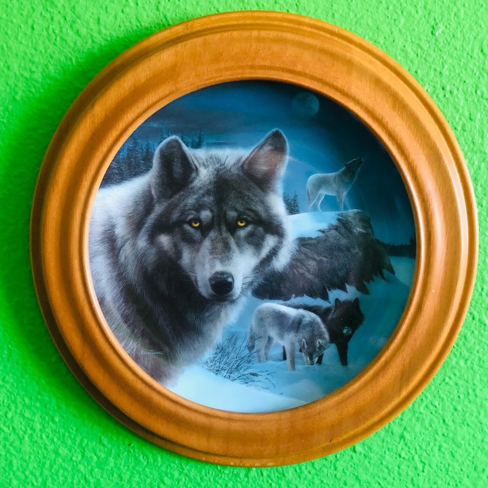 The Bradford Exchange “Night Watch” Porcelain Wolf Plate Vintage